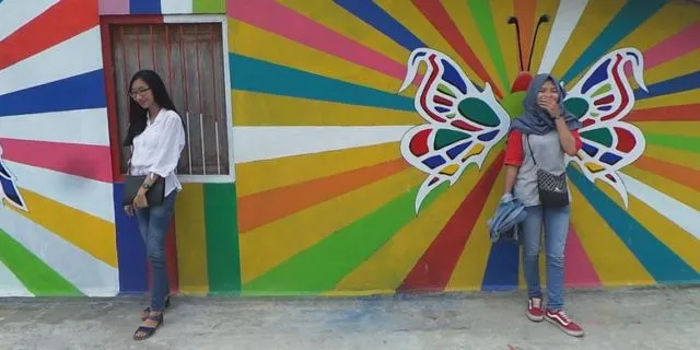 Yuk Main ke 6 Destinasi Kampung Warna Warni di Indonesia. Mana yang Paling Indah ya? 10