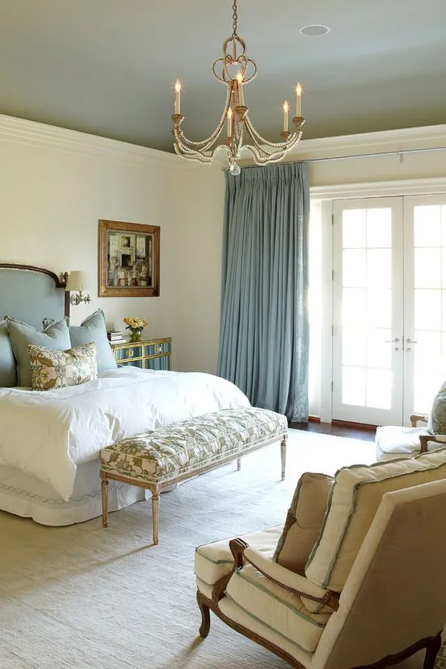 Inspirasi Kamar Tidur dan Bathtub Shabby Chic Menawan yang Terlalu Seru untuk Dilewatkan 15