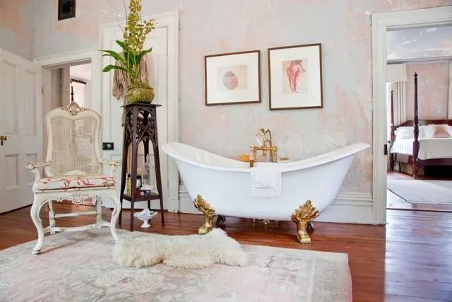 Inspirasi Kamar Tidur dan Bathtub Shabby Chic Menawan yang Terlalu Seru untuk Dilewatkan 21
