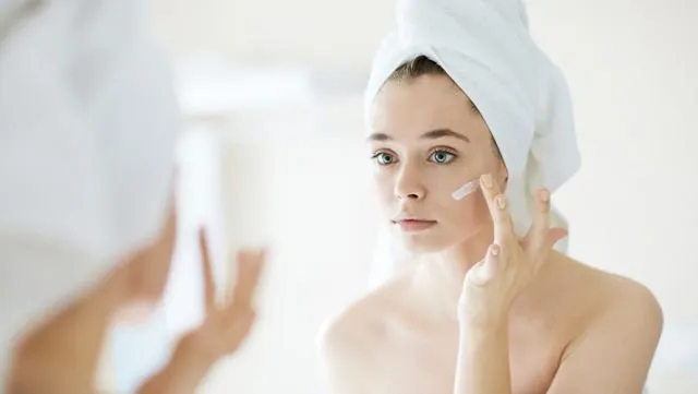 6 Tips Berdandan Ini Sering Disepelekan Padahal Penting! Biar Nggak Pucat dan Dikira Sakit-sakitan 12