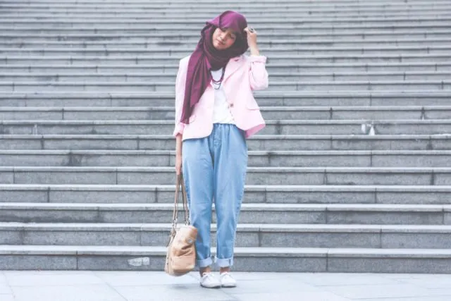 10 Blazer Ceria yang Tak Melulu Hitam dan Serba Formal. Disebut Cewek Elegan Sudah Bukan Lagi Kejutan! 19