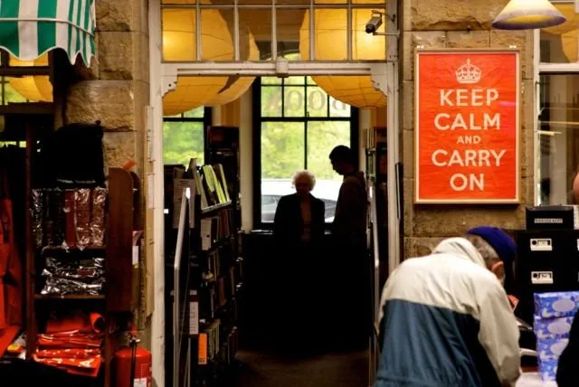 Slogan Ini Viral di Mana-mana, Ternyata 'Keep Calm and Carry On' Punya Sejarah yang Kelam 7