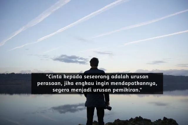 Quotes Pidi Baiq Ini Bikin Cowok Memandang Cinta Dari Sisi yang Berbeda. Simpel Tapi Ngena Banget! 14