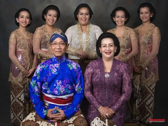 Demi Cinta, Putri Kekaisaran Jepang Ini Rela Lepas Status Bangsawannya. Kisahnya Bak Dongeng Ya 10