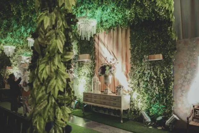 10 Dekorasi Garden Party di Dalam Ruangan. Nggak Ada Lagi Istilah Takut Kehujanan 46
