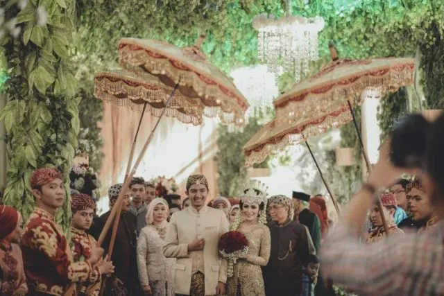 10 Dekorasi Garden Party di Dalam Ruangan. Nggak Ada Lagi Istilah Takut Kehujanan 43