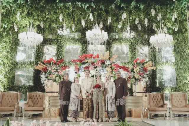 10 Dekorasi Garden Party di Dalam Ruangan. Nggak Ada Lagi Istilah Takut Kehujanan 40