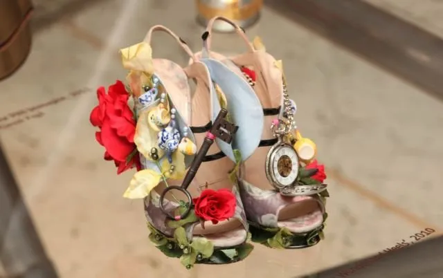 11 Desain Sepatu Ini Asli Unik, Siapapun yang Memakainya Bakal Terlihat Nyentrik 16