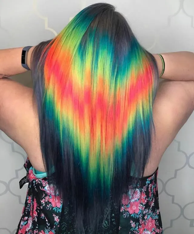 Shine Line, Tren Warna Rambut Terbaru Ala Unicorn yang Viral di Instagram. Kamu Mau Coba? 13