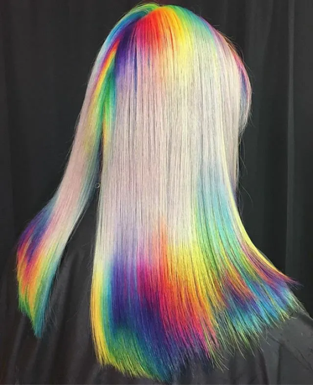 Shine Line, Tren Warna Rambut Terbaru Ala Unicorn yang Viral di Instagram. Kamu Mau Coba? 15
