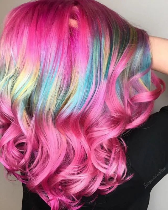 Shine Line, Tren Warna Rambut Terbaru Ala Unicorn yang Viral di Instagram. Kamu Mau Coba? 16