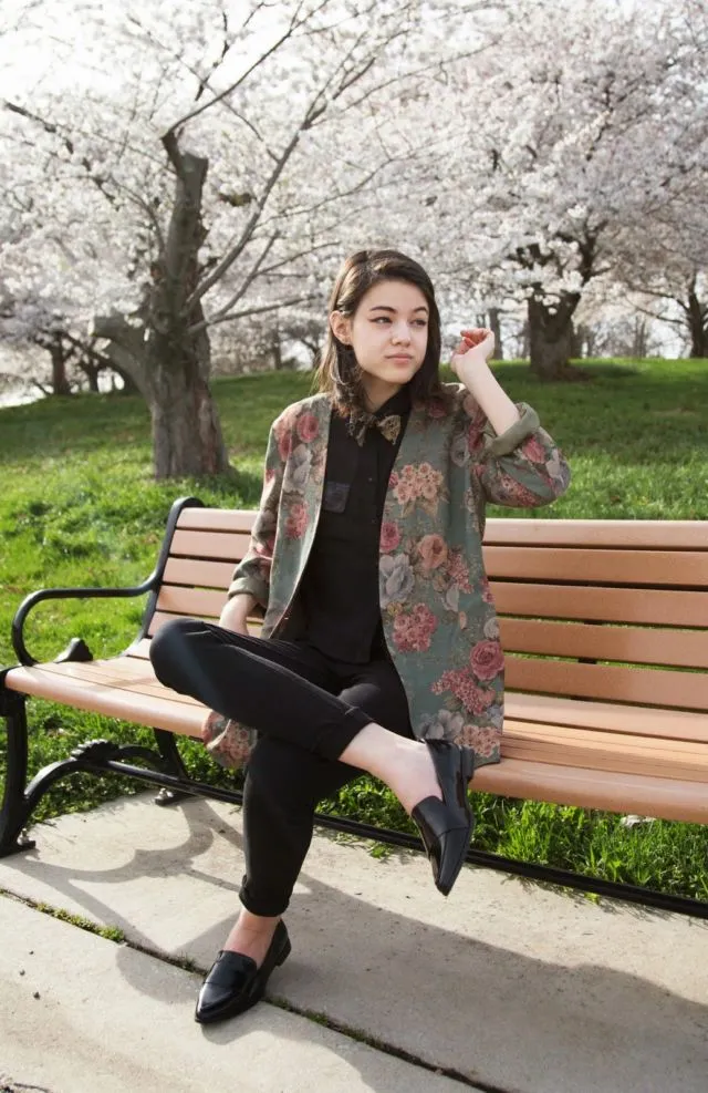 10 Blazer Ceria yang Tak Melulu Hitam dan Serba Formal. Disebut Cewek Elegan Sudah Bukan Lagi Kejutan! 18
