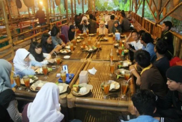 7 Celetukanmu Ini Pernah Bikin Hati Ibumu Sedih Berat. Kamu Nggak Tahu Aja Pernah Bikin Ibu Menangis 10