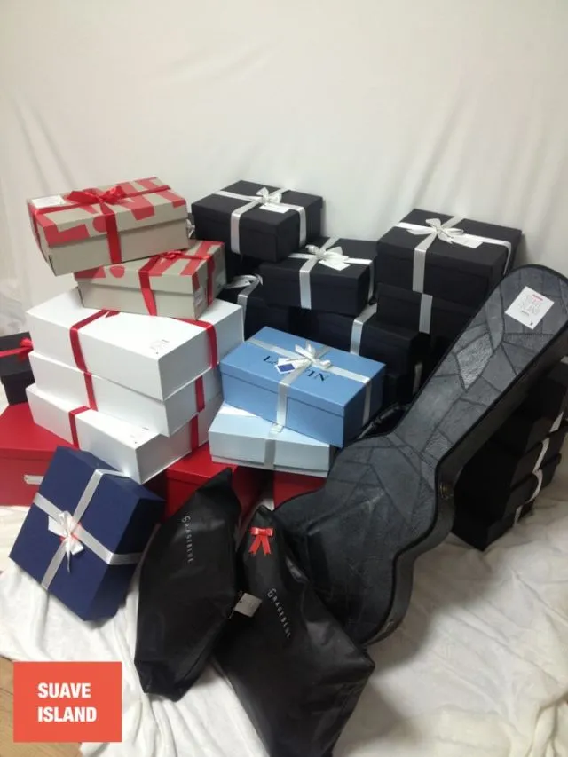 Nggak Cuma Datang Konser atau Beli Album, Fans K-Pop Rela Beli Hadiah yang Mahalnya Nggak Kira-kira 16