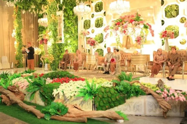 10 Dekorasi Garden Party di Dalam Ruangan. Nggak Ada Lagi Istilah Takut Kehujanan 34
