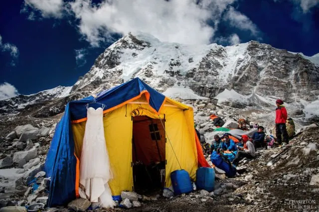 Luar Biasa, Pasangan Ini Menikah di Gunung Everest. Kalau Sudah Cinta, Menaklukkan Gunung pun Bisa! 18