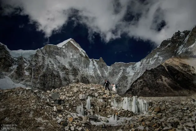 Luar Biasa, Pasangan Ini Menikah di Gunung Everest. Kalau Sudah Cinta, Menaklukkan Gunung pun Bisa! 23