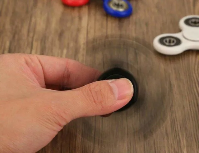 Fidget Spinner yang Lagi Hits di Kawula Muda Ini Punya Banyak Manfaat, Ternyata Tak Sembarang Mainan 7