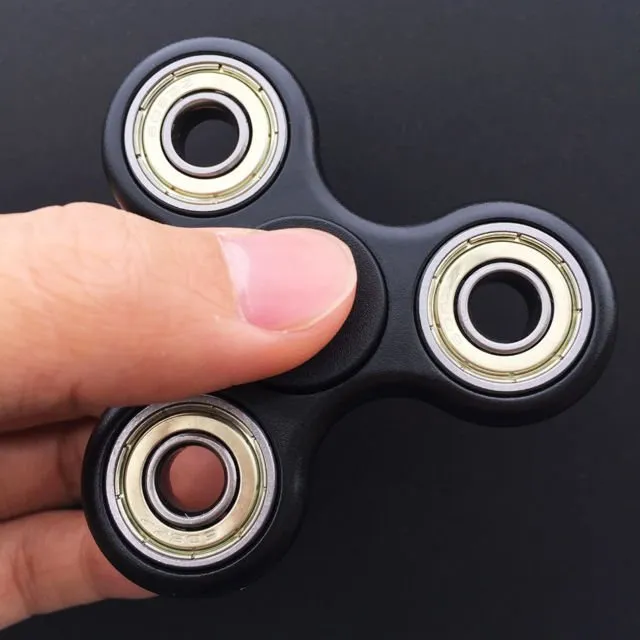 Fidget Spinner yang Lagi Hits di Kawula Muda Ini Punya Banyak Manfaat, Ternyata Tak Sembarang Mainan 8