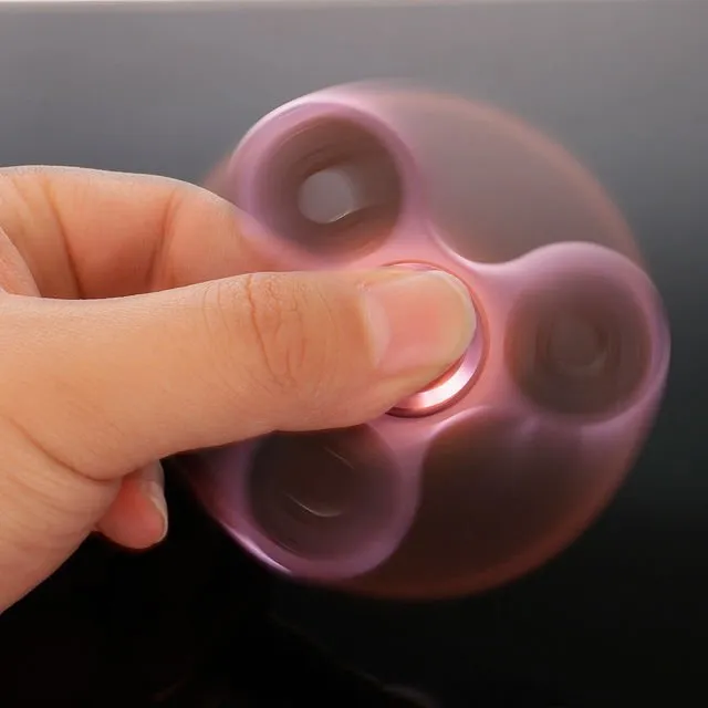Fidget Spinner yang Lagi Hits di Kawula Muda Ini Punya Banyak Manfaat, Ternyata Tak Sembarang Mainan 11