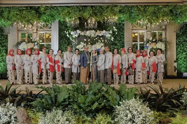 10 Dekorasi Garden Party di Dalam Ruangan. Nggak Ada Lagi Istilah Takut Kehujanan 36