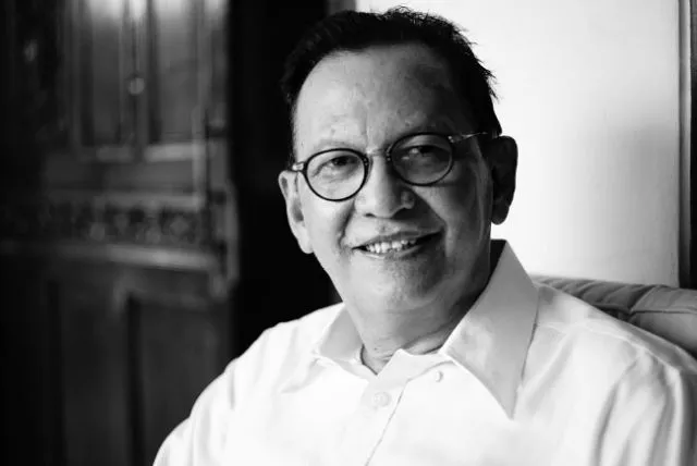 7 Selebriti Indonesia Ini Sudah Berusia di atas 50 Tahun, Tapi Masih Boleh Banget Dibilang ‘Ganteng’ 10