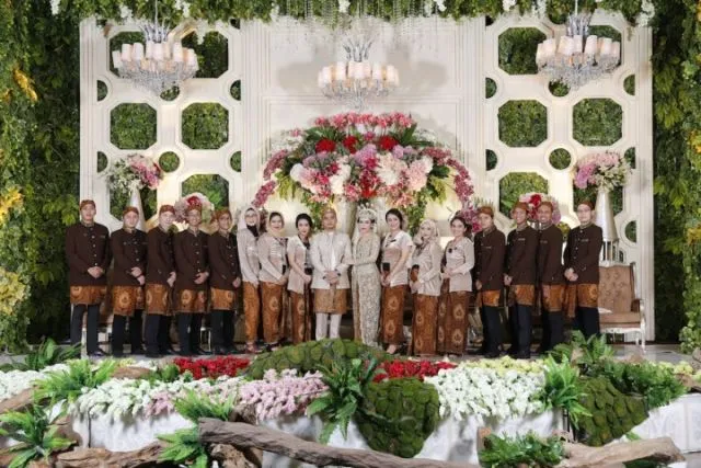 10 Dekorasi Garden Party di Dalam Ruangan. Nggak Ada Lagi Istilah Takut Kehujanan 38