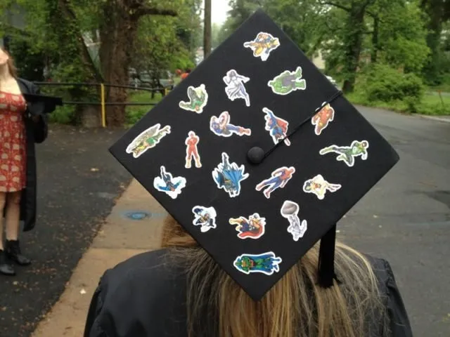 17 Kreasi Topi Toga untuk Momen Wisuda yang Lebih Seru dan Berkesan. Unik dan Layak Coba! 33