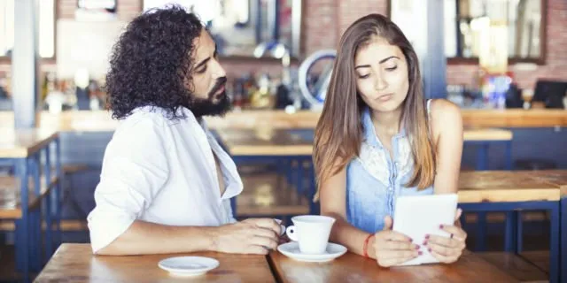 Perbedaan Cowok dan Cewek Saat Ngambek dengan Pasangan. Biar Saling Mengerti Nanti 12