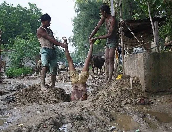 10 Foto Ini Buktikan Bahwa Cewek Umurnya Bisa Lebih Panjang daripada Cowok. Pada Ceroboh Banget Sih! 13