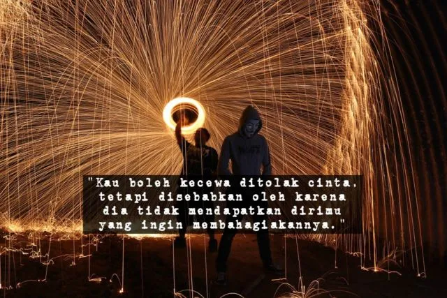 Quotes Pidi Baiq Ini Bikin Cowok Memandang Cinta Dari Sisi yang Berbeda. Simpel Tapi Ngena Banget! 11