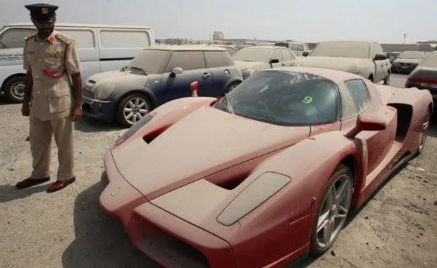 Mobil Ferrari Seharga 5 Miliar Dibuang Pemiliknya di Lapangan Desa, Begini Nih Kalau Kebanyakan Duit 5