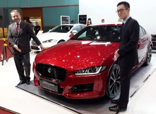 Mobil Ferrari Seharga 5 Miliar Dibuang Pemiliknya di Lapangan Desa, Begini Nih Kalau Kebanyakan Duit 6
