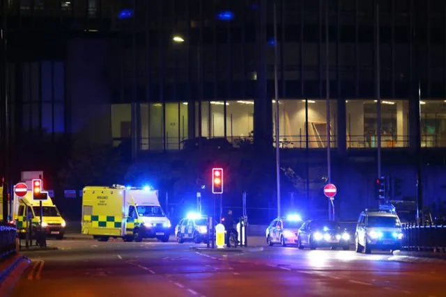 Bom Meledak saat Ariana Grande Manggung di Manchester. Korban Meninggal Mencapai 19 Orang! 3