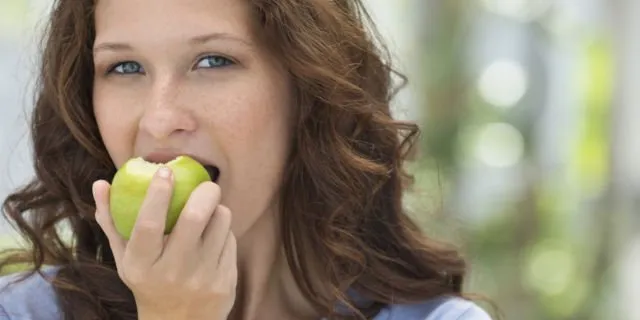 Ini Dia 8 Jenis Makanan yang Bikin Gigi Putih Bersinar. Masih Suka Ngopi? Santai! 12