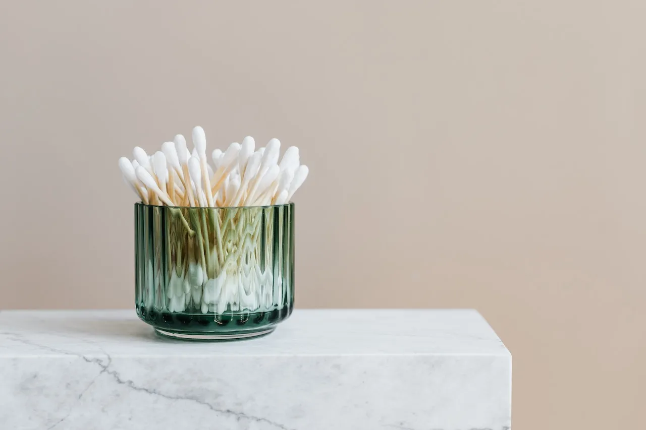 Banyak yang Salah Kaprah, Ternyata Bersihin Telinga Pakai Cotton Bud Itu Bahaya. Baca Deh Faktanya! 8
