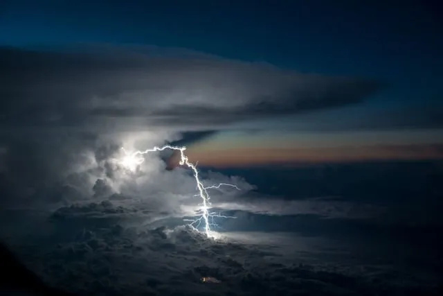 Begini Pemandangan Langit yang Dilihat Oleh Para Pilot. Bikin Merinding dan Sangat Menakjubkan! 21
