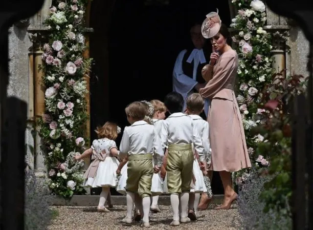 Resmi Sandang Status Istri, Pernikahan Pippa Middleton yang Sederhana Tetap Membuatmu Jatuh Hati 21