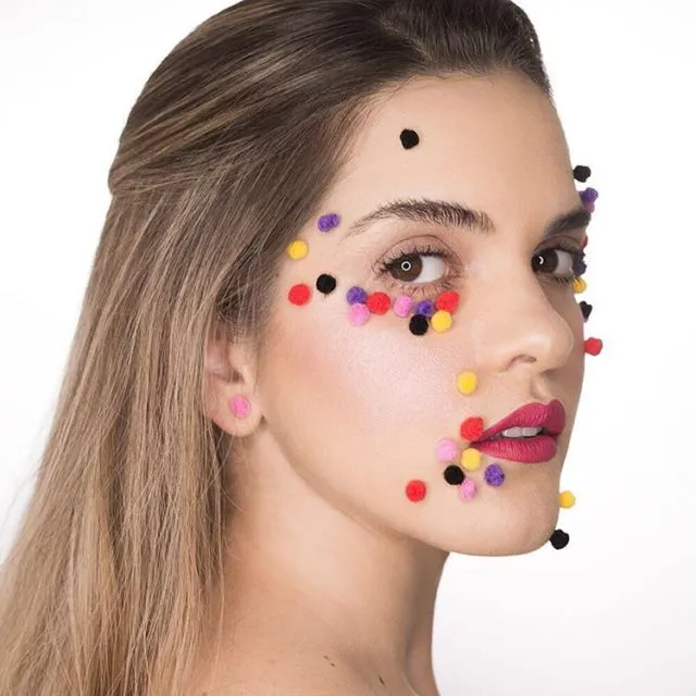 Lagi Tren di Instagram; Pompom Makeup yang Membuat Penampilan Terlihat Unik dan Berbeda 12