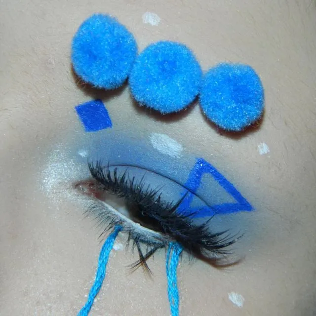 Lagi Tren di Instagram; Pompom Makeup yang Membuat Penampilan Terlihat Unik dan Berbeda 21