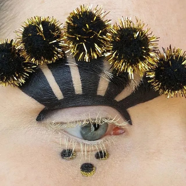 Lagi Tren di Instagram; Pompom Makeup yang Membuat Penampilan Terlihat Unik dan Berbeda 14