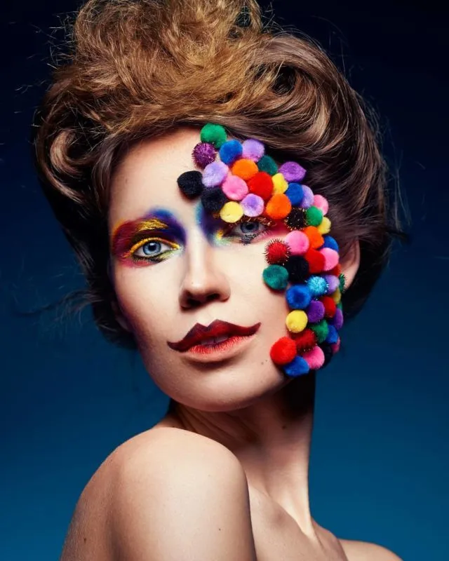 Lagi Tren di Instagram; Pompom Makeup yang Membuat Penampilan Terlihat Unik dan Berbeda 15
