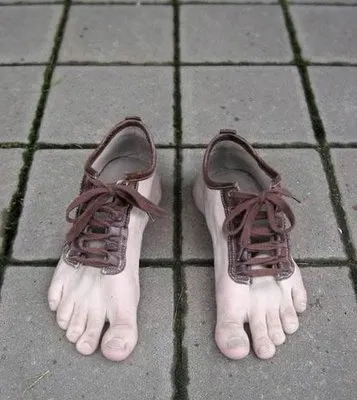 11 Desain Sepatu Ini Asli Unik, Siapapun yang Memakainya Bakal Terlihat Nyentrik 24