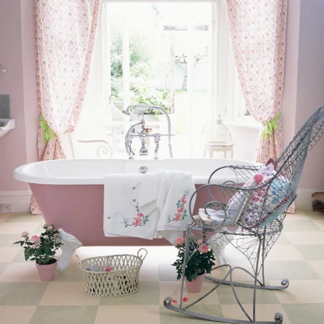 Inspirasi Kamar Tidur dan Bathtub Shabby Chic Menawan yang Terlalu Seru untuk Dilewatkan 22