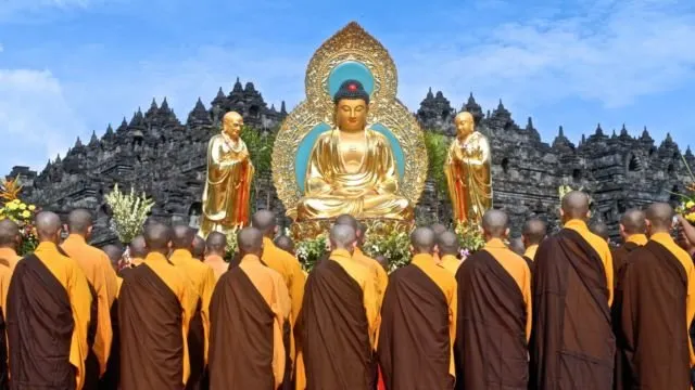 Keindahan Pesta Lampion dalam Perayaan Waisak 2017 di Borobudur. Datang Boleh, Ganggu Ibadah Jangan! 4