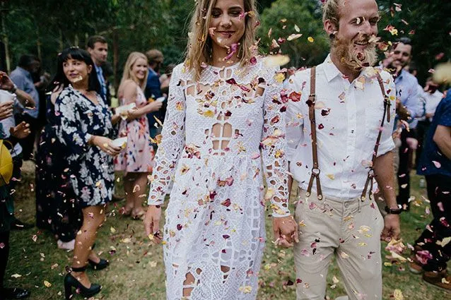 9 Inspirasi Pesta Pernikahan A la Boho-Hippie, Buat Kalian Calon Pengantin yang Mencintai Alam 12