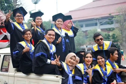 Kumpulan Momen Wisuda Ini Begitu Mengesankan. Yakin Kamu Nggak Ingin Segera Seperti Ini? 17