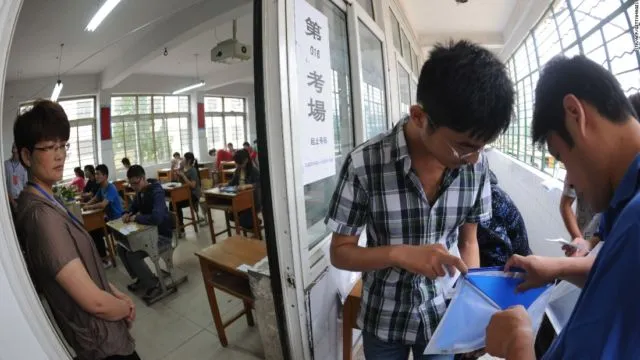 9 Cara Nyontek Paling Canggih dan Kreatif yang Cuma Ada di Cina. Mau Curang Kok Niat Banget Ya 21