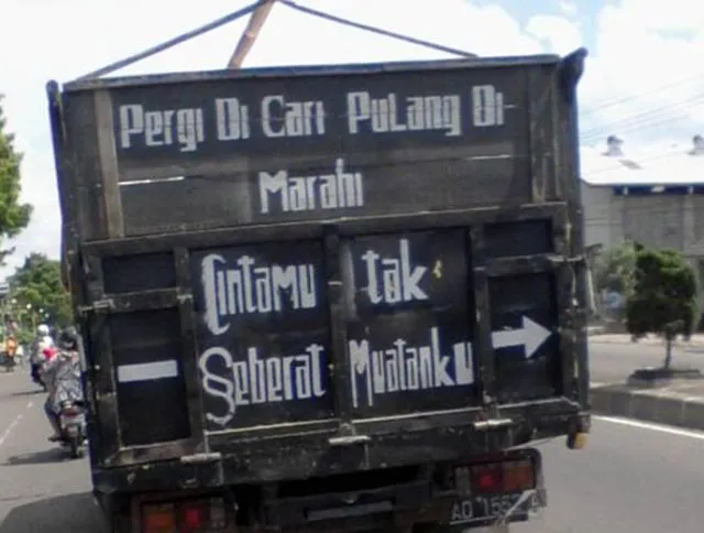 Kontras Dengan Image Supirnya yang Garang, Tulisan di Truk Ini Justru Melankolis. Asli Kocak Ini! 16