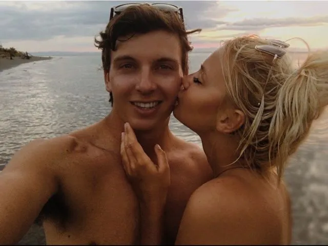 Udah Putus Tapi Pengen Ngeshare Foto Liburan Bareng Mantan? Edit Aja Mukanya Pakai Muka Zac Efron 6